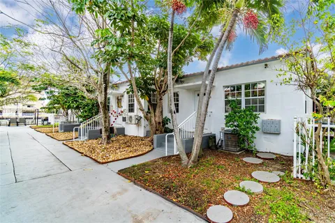 8335 E Crespi Blvd # 4, Miami Beach FL 33141