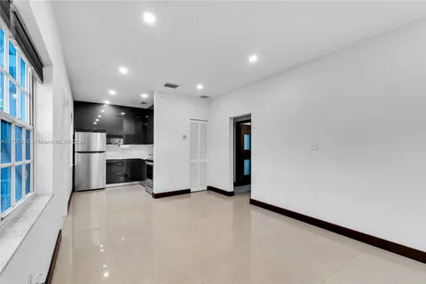 8335 E Crespi Blvd # 4, Miami Beach FL 33141