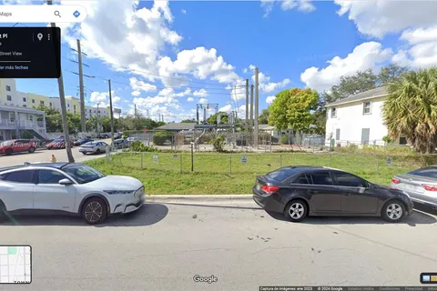 193 NW 16th St, Miami FL 33136