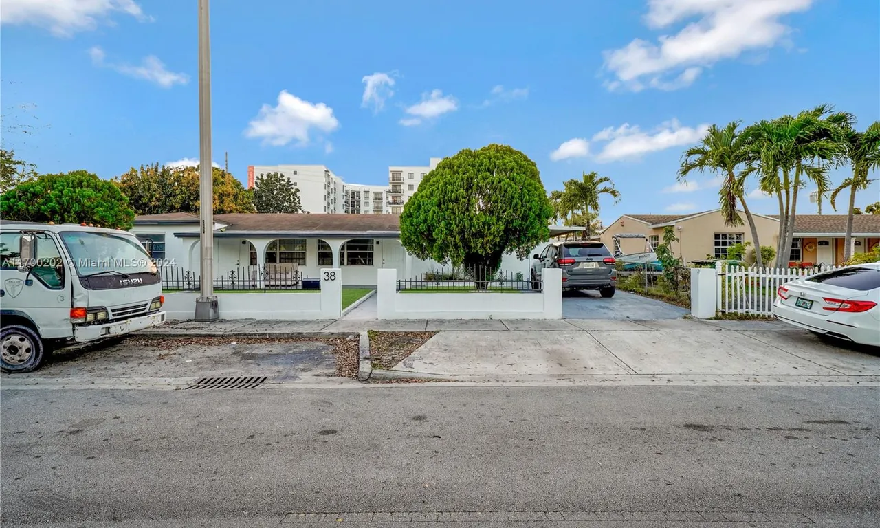 38 Essex Ave # 38, Hialeah FL 33010