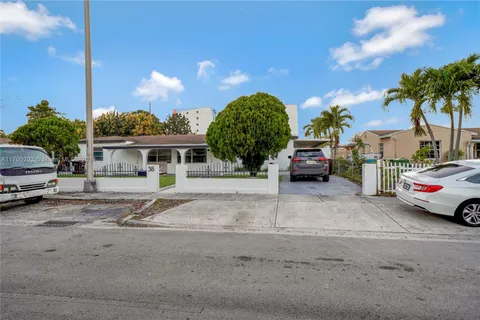 38 Essex Ave # 38, Hialeah FL 33010