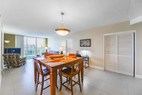 3000 S Ocean Dr # 520, Hollywood FL 33019