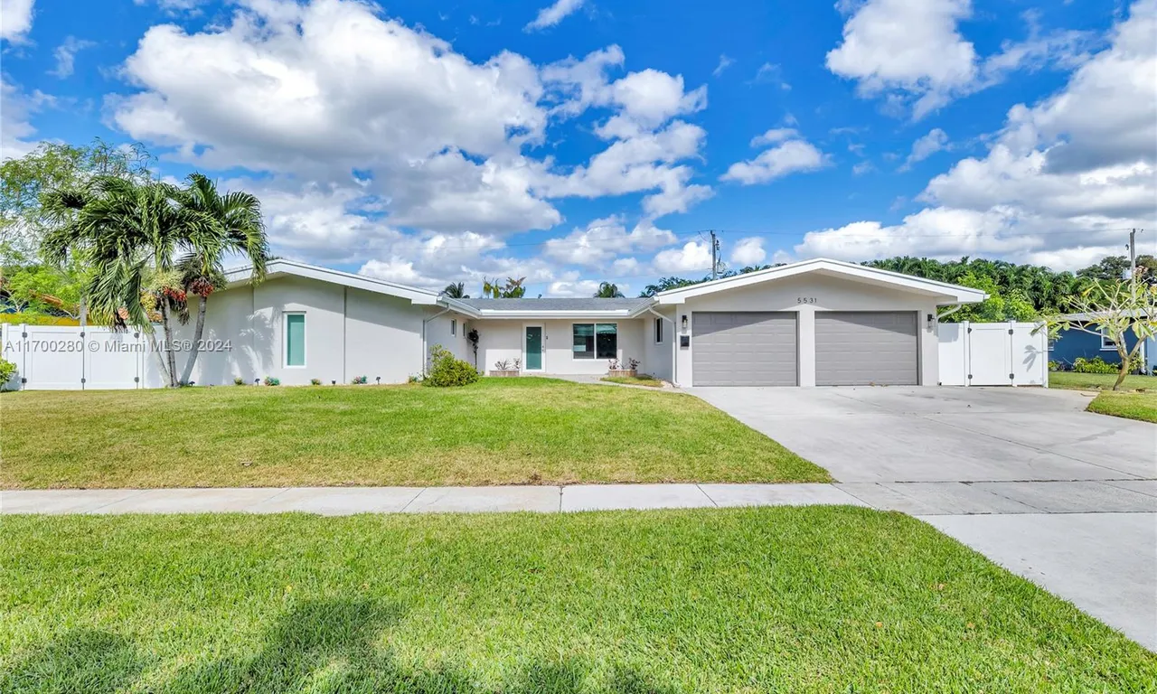 5531 SW 2nd St, Plantation FL 3770