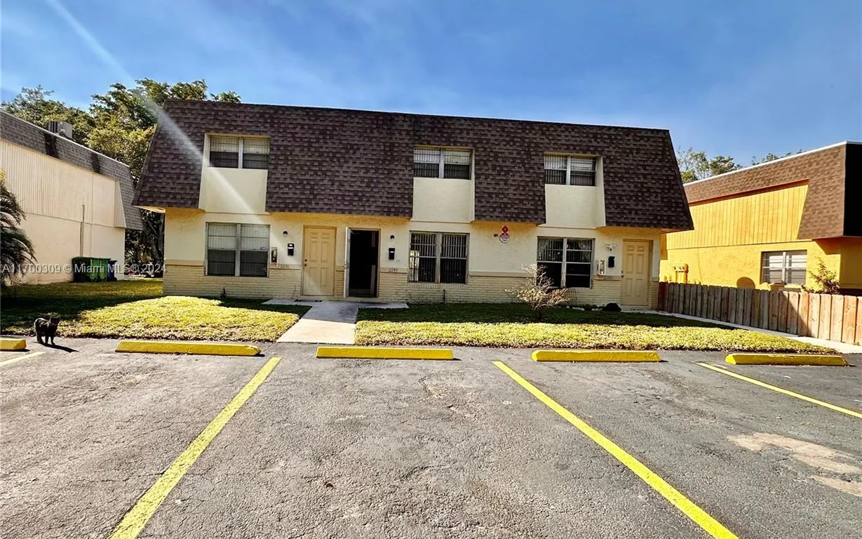 2293 NW 59th Way # 2293, Lauderhill FL 33313