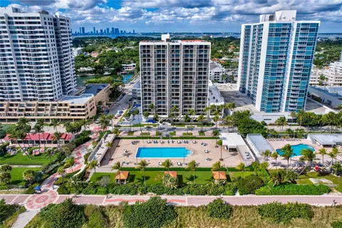 2625 Collins Ave # 418, Miami Beach FL 33140