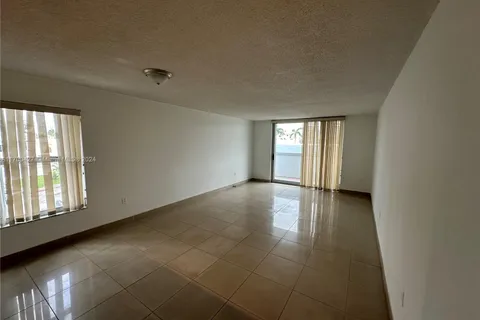 7118 Bonita Dr # 305, Miami Beach FL 33141