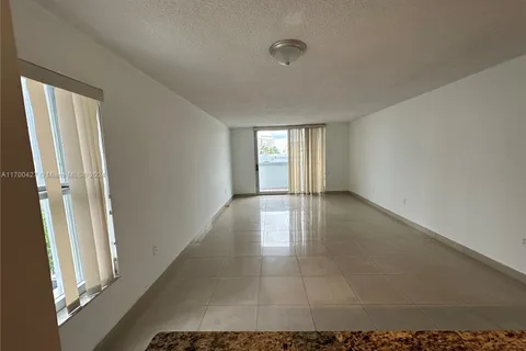 7118 Bonita Dr # 305, Miami Beach FL 33141