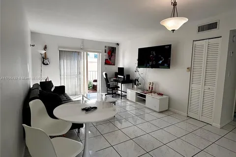 750 Michigan Ave # 204, Miami Beach FL 33139