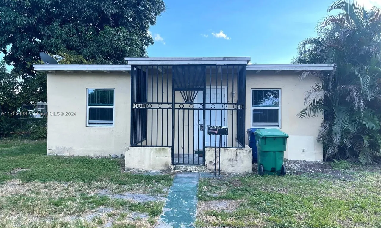 2550 NW 158th St, Miami Gardens FL 33054