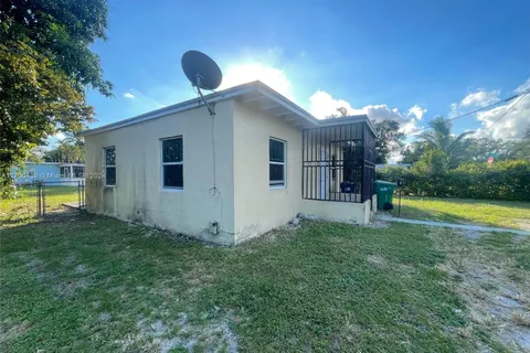 2550 NW 158th St, Miami Gardens FL 33054