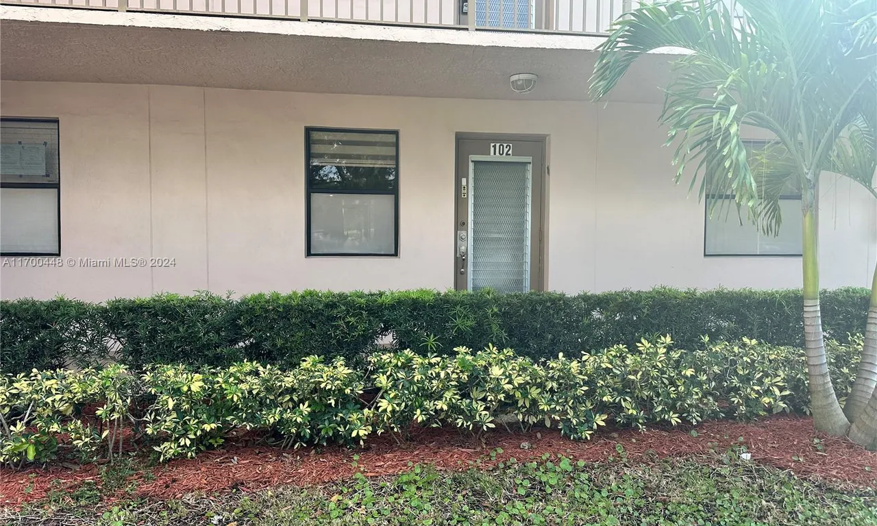 10434 Sunrise Lakes Blvd # 102, Sunrise FL 33322