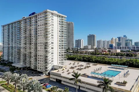 230 174th St # 3, Sunny Isles Beach FL 33160