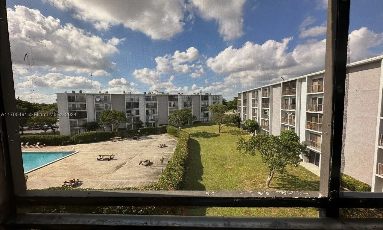 8610 N Sherman Cir # 408, Miramar FL 33025