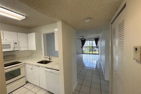 8610 N Sherman Cir # 408, Miramar FL 33025