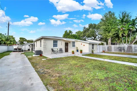 10428 NW 28th Ave, Miami FL 33147