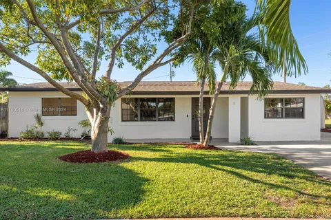 8 SW 11th St, Deerfield Beach FL 33441