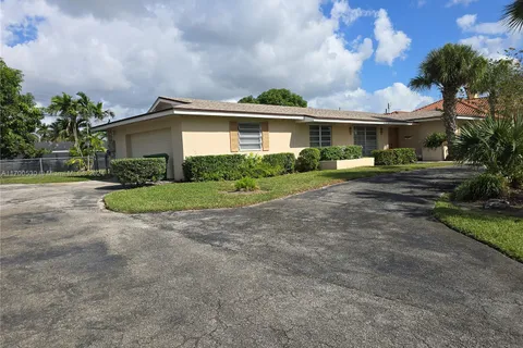 8251 SW 87th Ter, Miami FL 33143