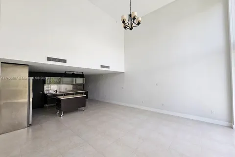 6000 Collins Ave # 528, Miami Beach FL 33140