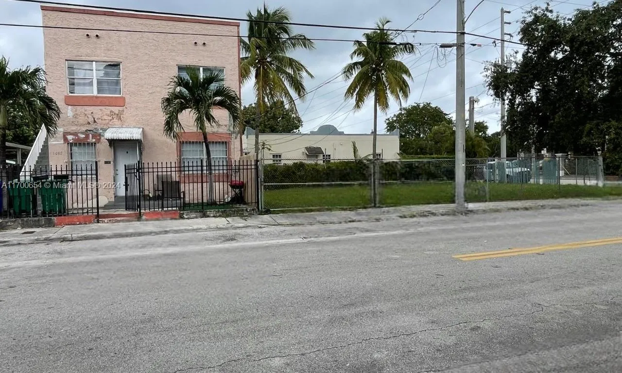 1019 NW 26th St, Miami FL 33127