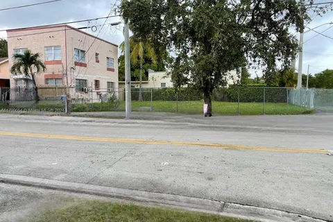 1019 NW 26th St, Miami FL 33127