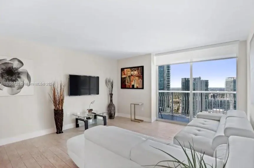 1200 Brickell Bay Dr # 3824, Miami FL 33131