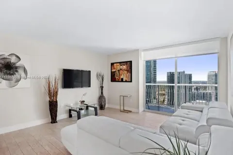 1200 Brickell Bay Dr # 3824, Miami FL 33131