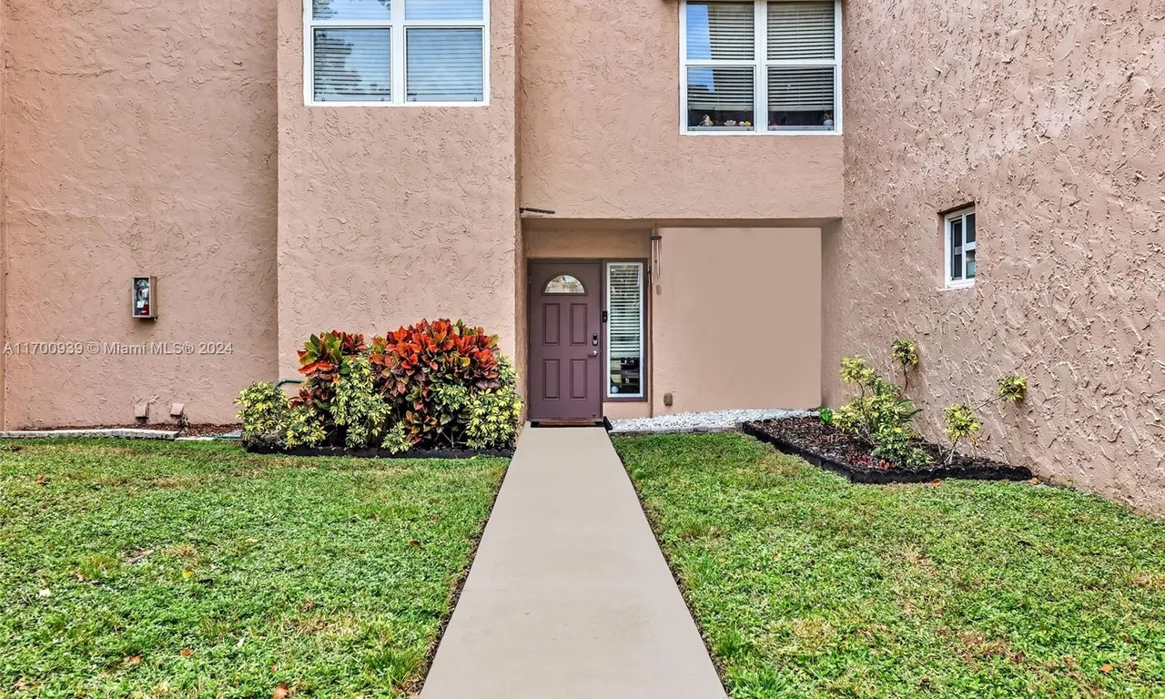 9410 Live Oak PL # 110, Davie FL 33324