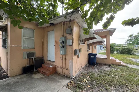 7305 NW 17th Ct # B, Miami FL 33147