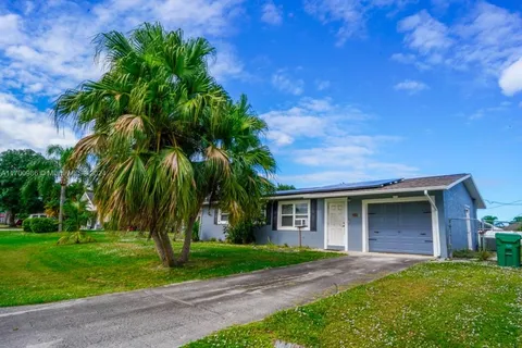 321 NE Genesee Ave, Port St. Lucie FL 34983