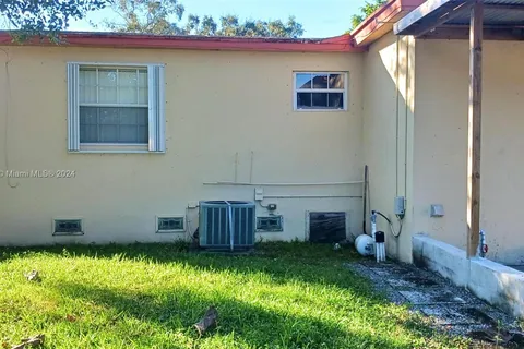 6409 Perry St, Hollywood FL 33024