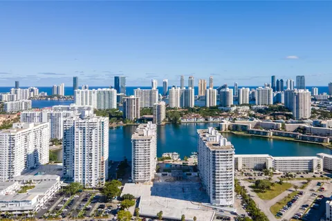 18011 Biscayne Blvd # 902, Aventura FL 33160