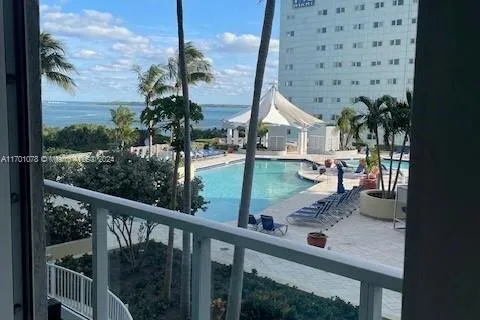 244 Biscayne Blvd # 907, Miami FL 33132