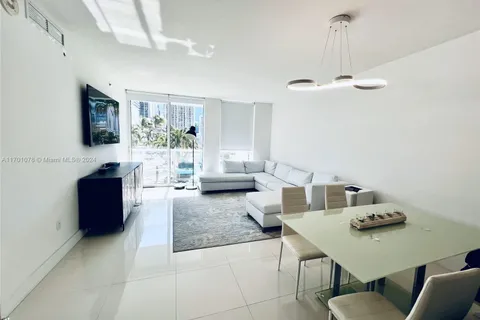 244 Biscayne Blvd # 907, Miami FL 33132