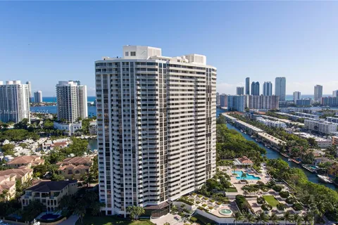 1000 W Island Blvd # 2611, Aventura FL 33160