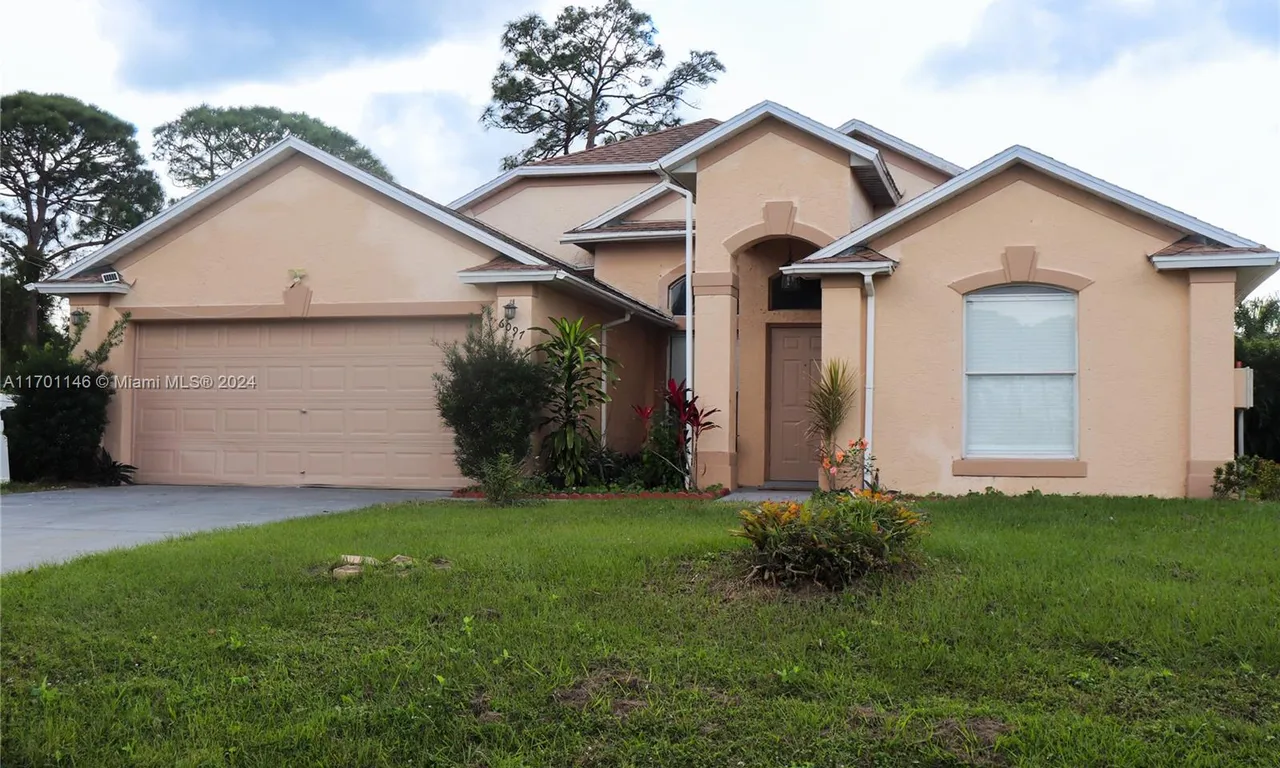 6097 NW E Deville, Port St. Lucie FL 34986