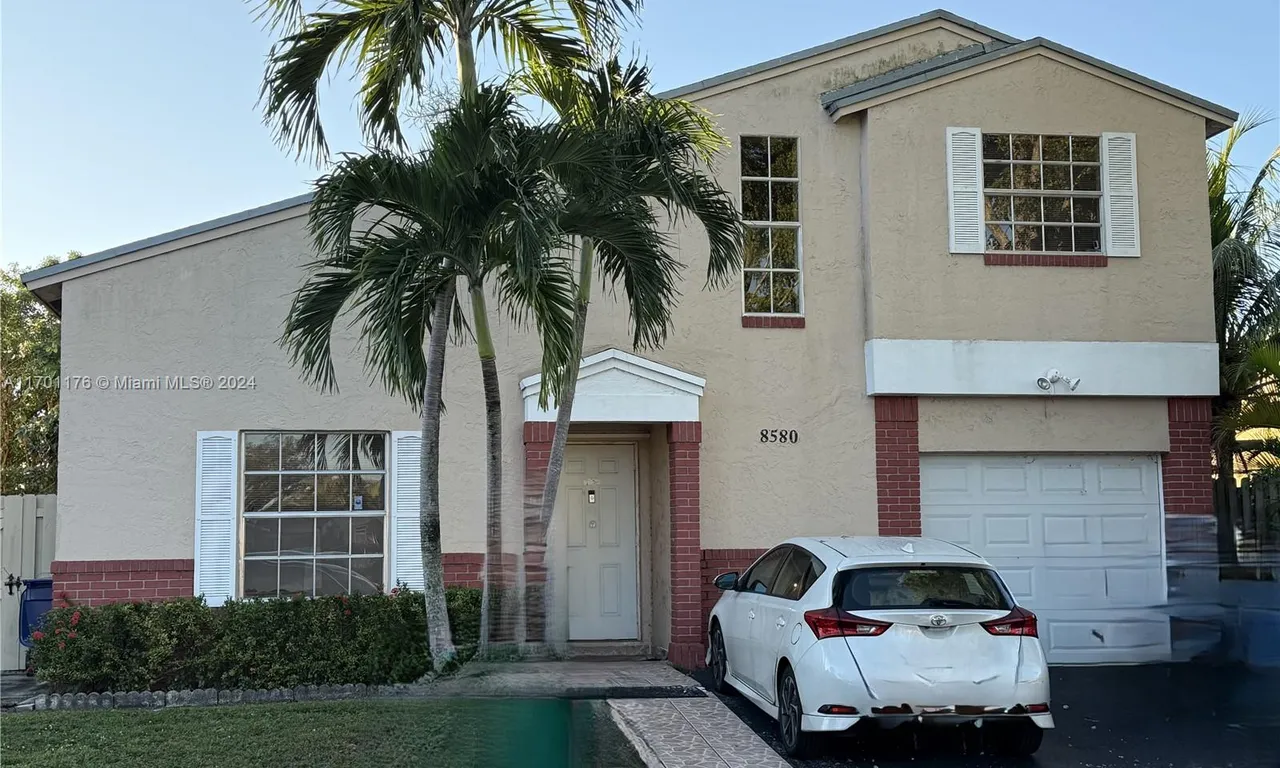 8580 NW 193rd Ln, Hialeah FL 33015