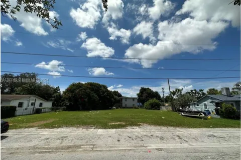 1624 NW 60th St, Miami FL 33142