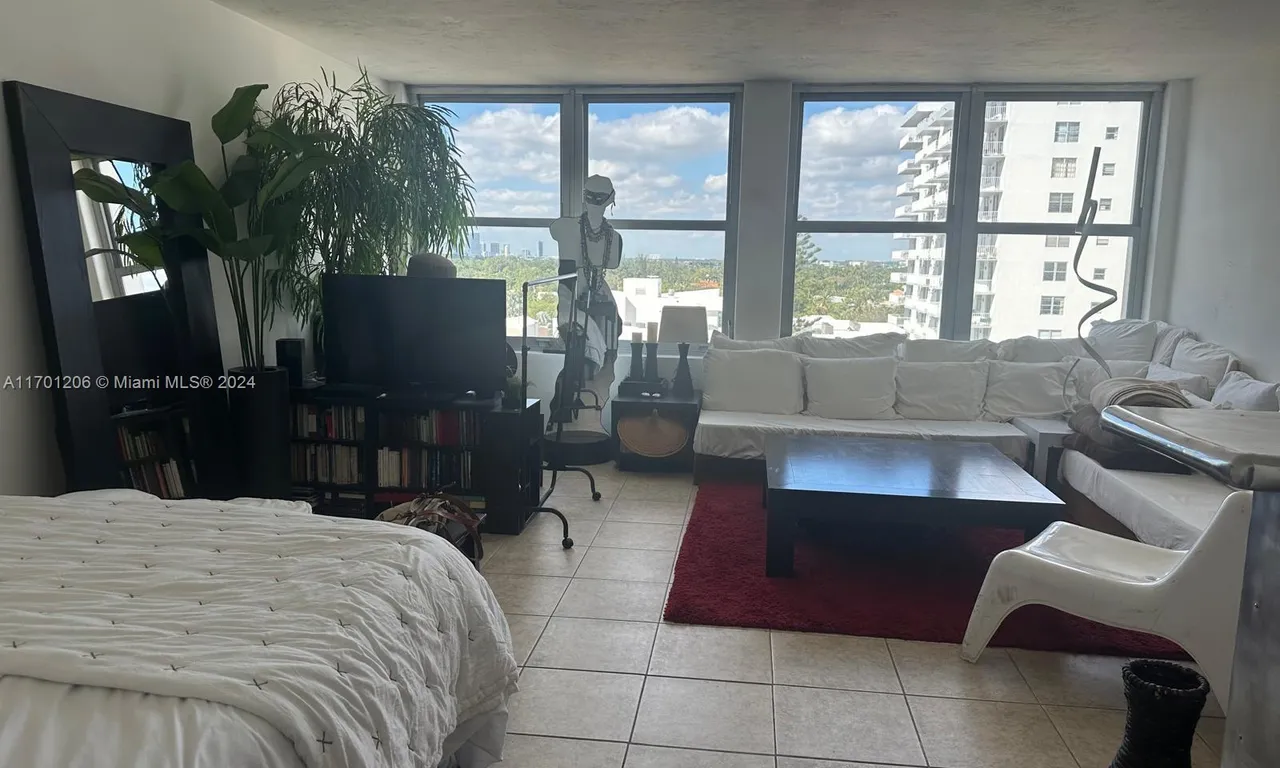 2899 Collins Ave # 910, Miami Beach FL 33140