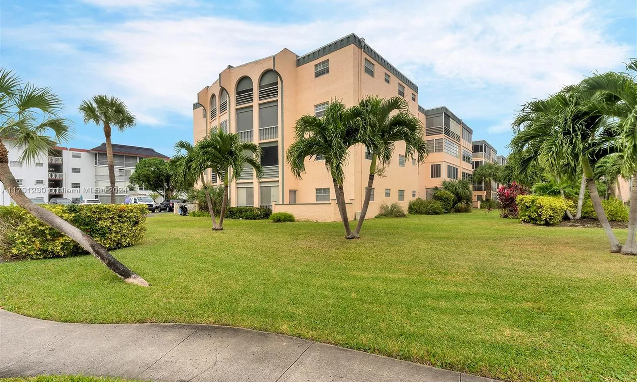 4281 NW 41st St # 220, Lauderdale Lakes FL 33319