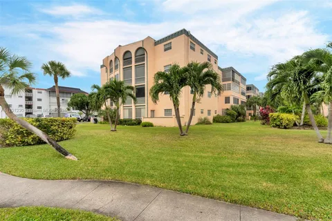 4281 NW 41st St # 220, Lauderdale Lakes FL 33319