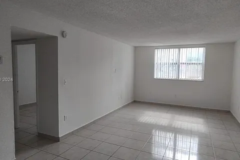 666 W 81st St # 107, Hialeah FL 33014