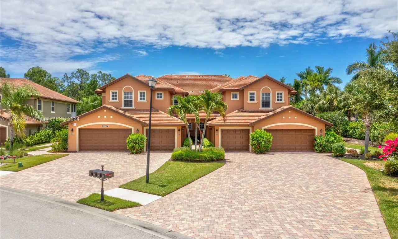 6637 Alden Woods # 102, Naples FL 34113