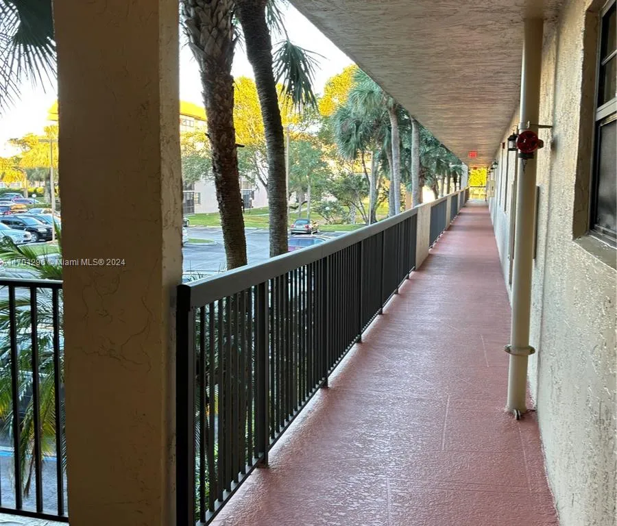 4940 E Sabal Palm Blvd # 208, Tamarac FL 33319