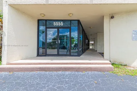 5555 Hollywood # 100, Hollywood FL 33021