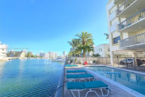 6937 Bay Dr # 510, Miami Beach FL 33141