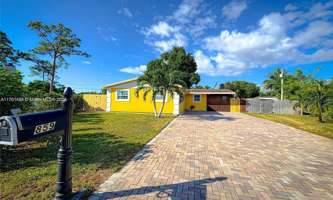 859 Caroline Cir, West Palm Beach FL 33413