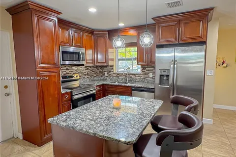 859 Caroline Cir, West Palm Beach FL 33413