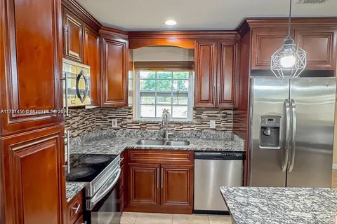 859 Caroline Cir, West Palm Beach FL 33413