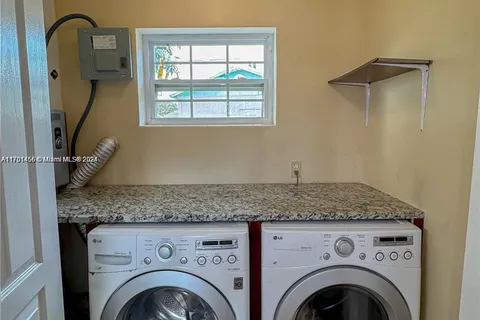 859 Caroline Cir, West Palm Beach FL 33413