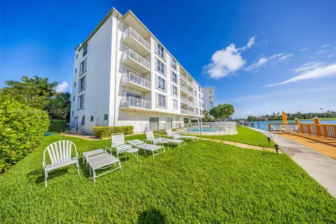 9270 W Bay Harbor Dr # 5D, Bay Harbor Islands FL 33154